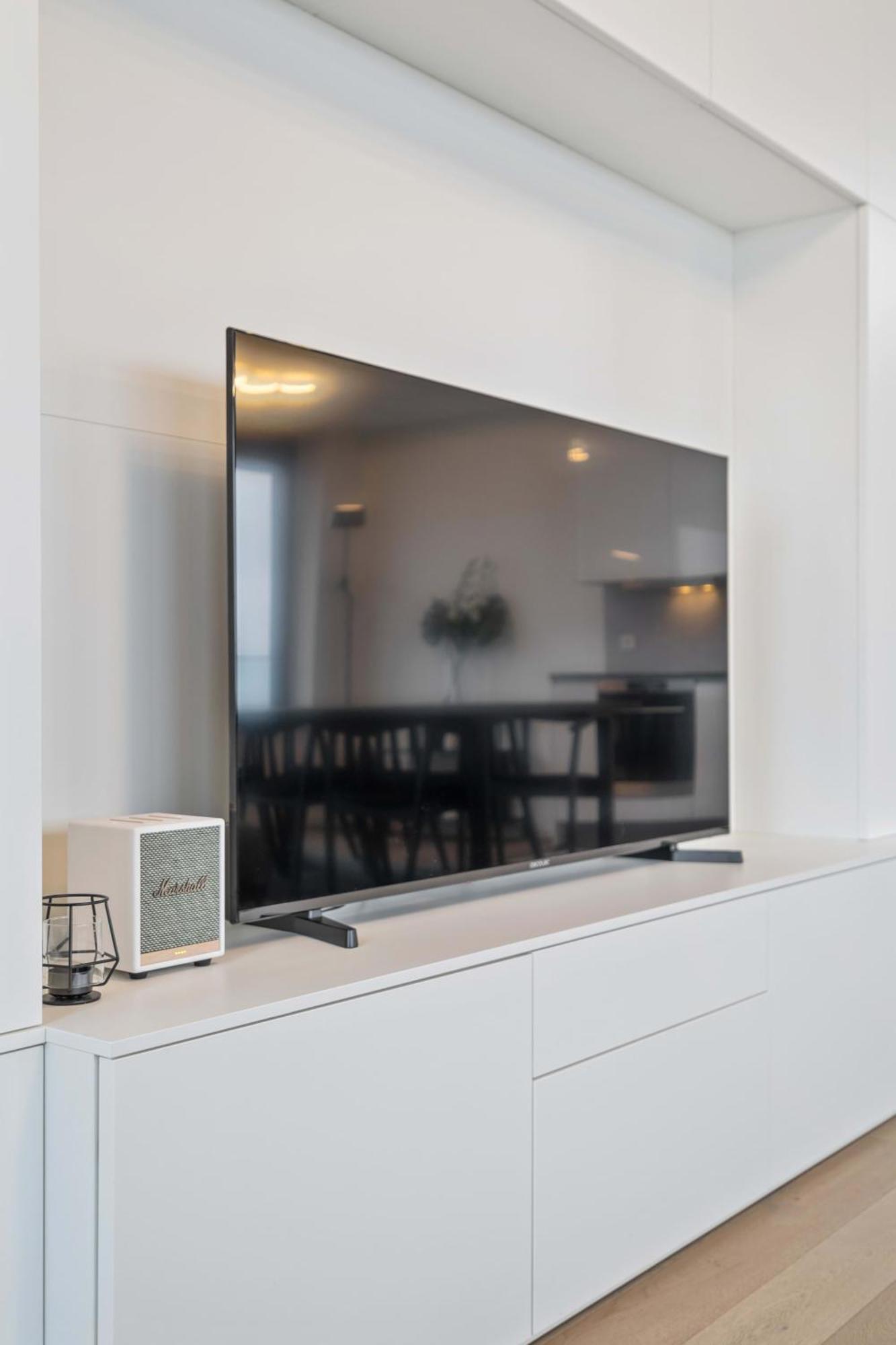 Modern 2BR Apartment with Pool & City Views Luxembourg Extérieur photo
